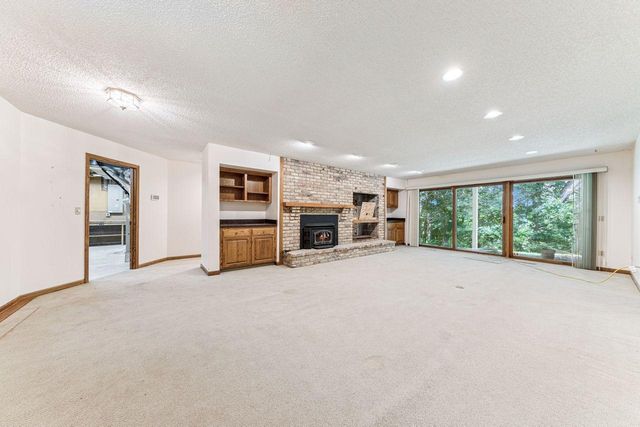 10752 Mount Curve Road, Eden Prairie, MN 55347