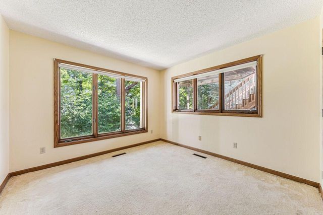 10752 Mount Curve Road, Eden Prairie, MN 55347