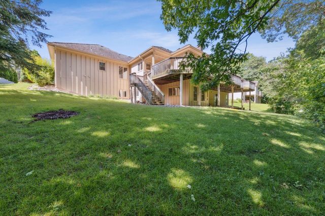 10752 Mount Curve Road, Eden Prairie, MN 55347