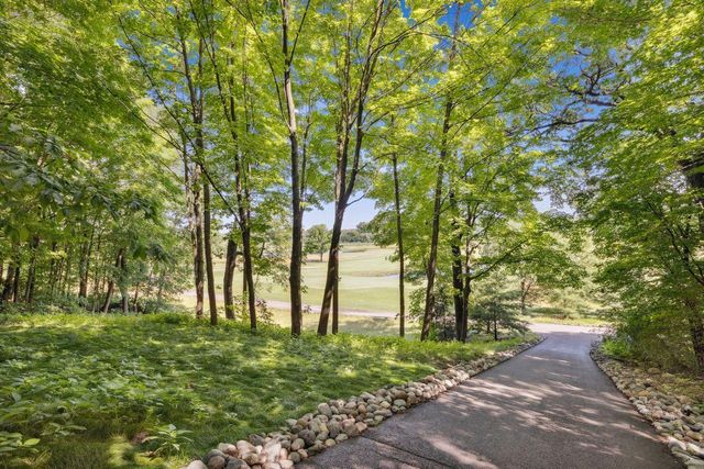 10752 Mount Curve Road, Eden Prairie, MN 55347