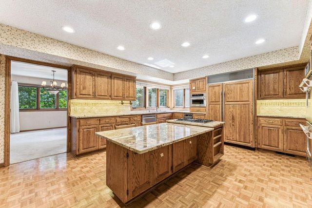 10752 Mount Curve Road, Eden Prairie, MN 55347