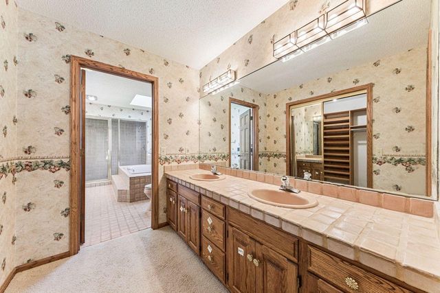 10752 Mount Curve Road, Eden Prairie, MN 55347