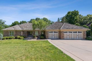10752 Mount Curve Road, Eden Prairie, MN 55347
