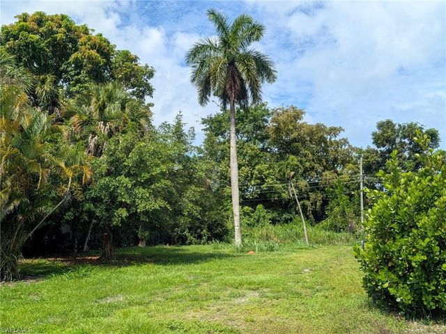 4604 Orchard LN, Naples, FL 34112