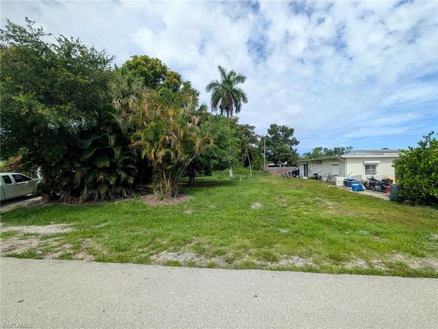 4604 Orchard LN, Naples, FL 34112