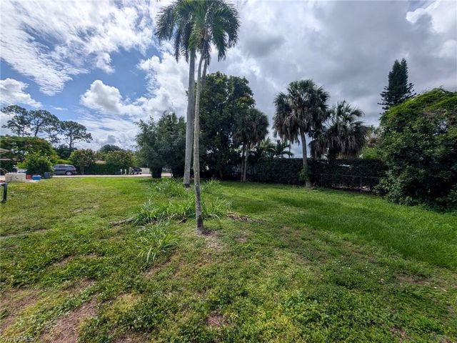 4604 Orchard LN, Naples, FL 34112