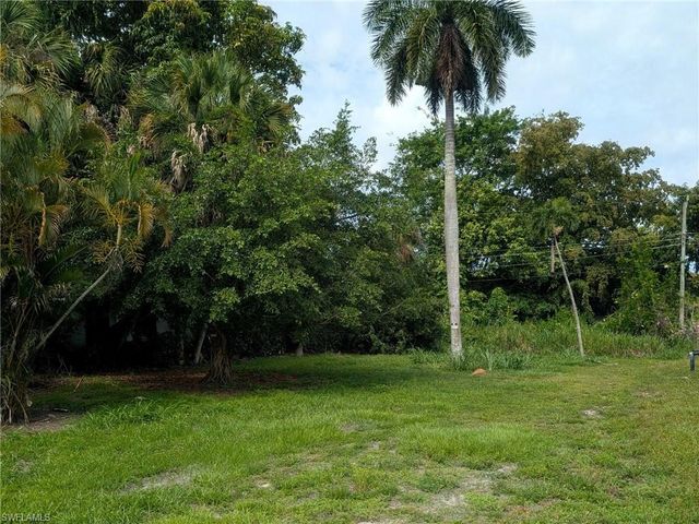 4604 Orchard LN, Naples, FL 34112