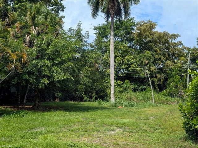 4604 Orchard LN, Naples, FL 34112