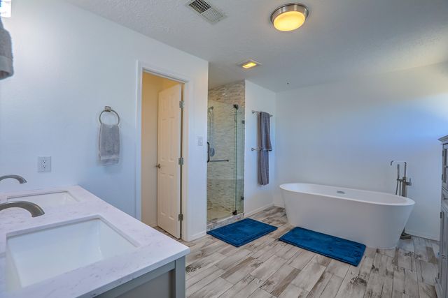 4719 Glenwood Hills Drive NE, Albuquerque, NM 87111
