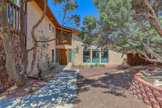 4719 Glenwood Hills Drive NE, Albuquerque, NM 87111