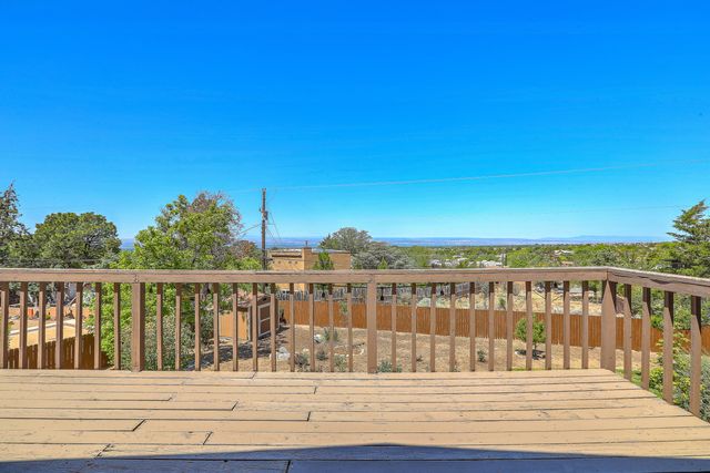 4719 Glenwood Hills Drive NE, Albuquerque, NM 87111