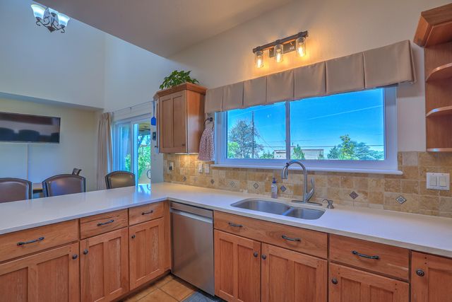 4719 Glenwood Hills Drive NE, Albuquerque, NM 87111
