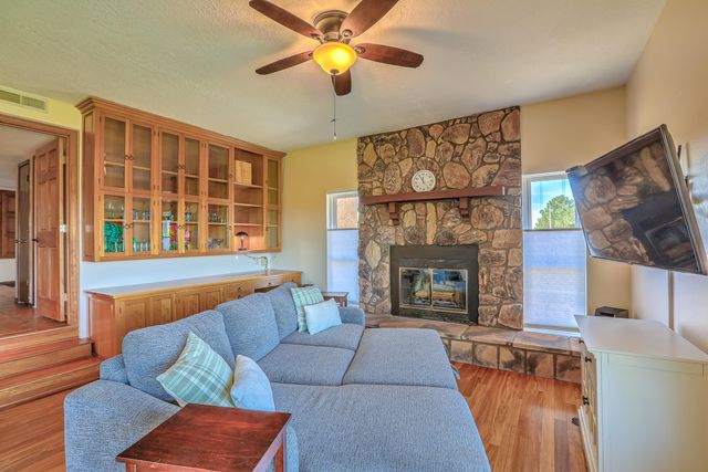 4719 Glenwood Hills Drive NE, Albuquerque, NM 87111