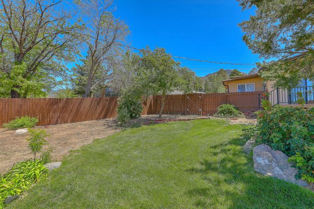 4719 Glenwood Hills Drive NE, Albuquerque, NM 87111