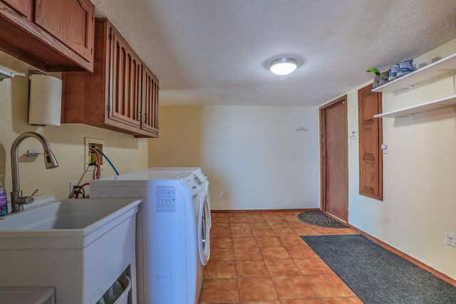 4719 Glenwood Hills Drive NE, Albuquerque, NM 87111