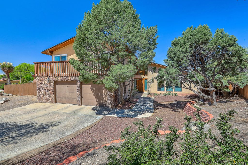 4719 Glenwood Hills Drive NE, Albuquerque, NM 87111