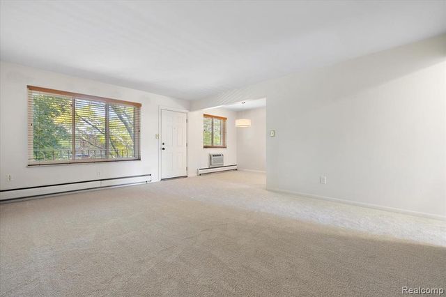 2915 W 13 Mile Road 407, Royal Oak, MI 48073