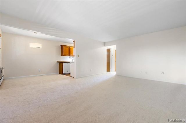 2915 W 13 Mile Road 407, Royal Oak, MI 48073