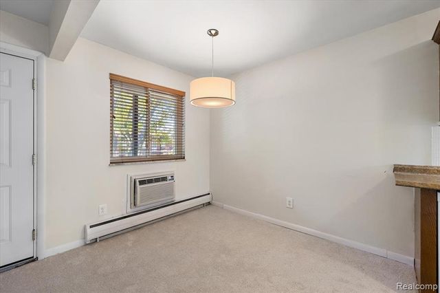 2915 W 13 Mile Road 407, Royal Oak, MI 48073