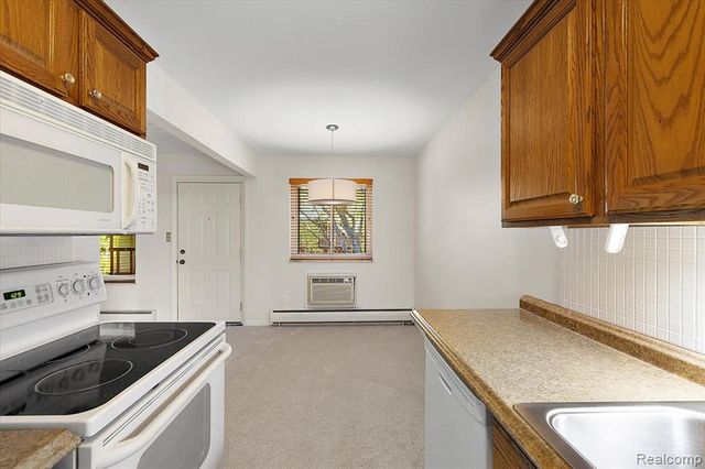 2915 W 13 Mile Road 407, Royal Oak, MI 48073