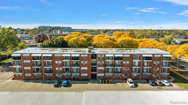 2915 W 13 Mile Road 407, Royal Oak, MI 48073