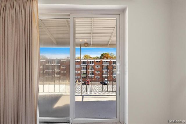 2915 W 13 Mile Road 407, Royal Oak, MI 48073