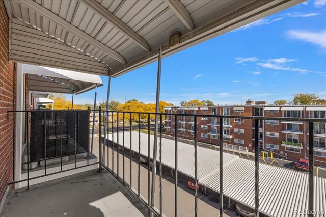 2915 W 13 Mile Road 407, Royal Oak, MI 48073