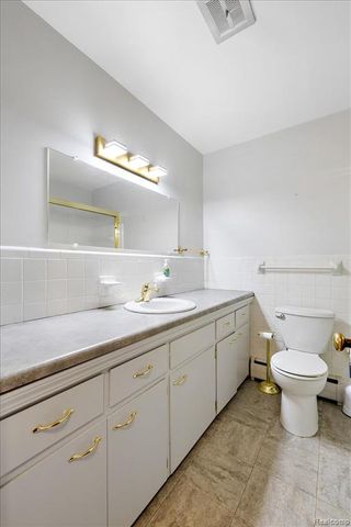 2915 W 13 Mile Road 407, Royal Oak, MI 48073