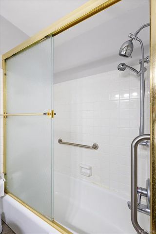 2915 W 13 Mile Road 407, Royal Oak, MI 48073