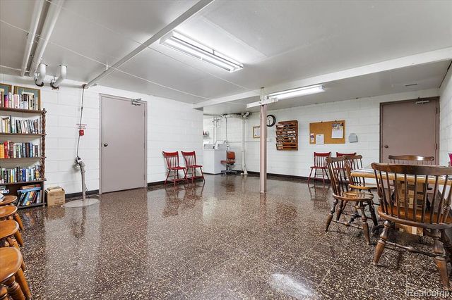 2915 W 13 Mile Road 407, Royal Oak, MI 48073