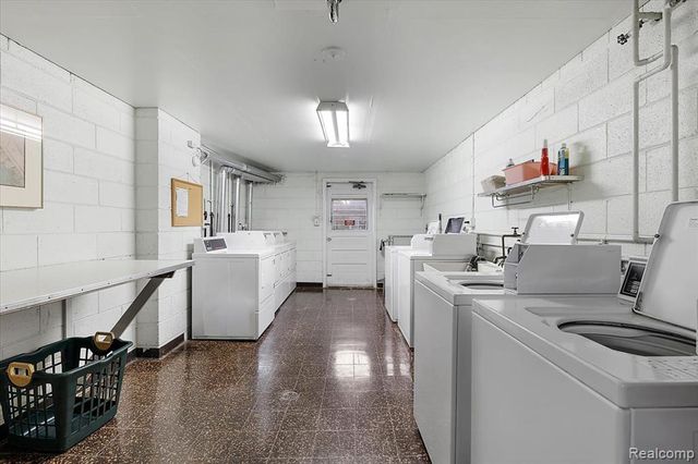 2915 W 13 Mile Road 407, Royal Oak, MI 48073