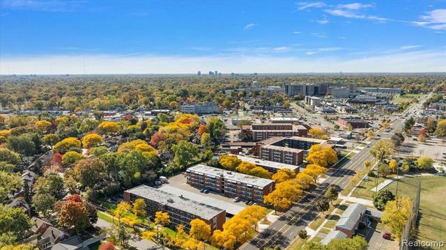 2915 W 13 Mile Road 407, Royal Oak, MI 48073