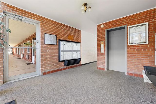 2915 W 13 Mile Road 407, Royal Oak, MI 48073