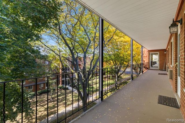 2915 W 13 Mile Road 407, Royal Oak, MI 48073