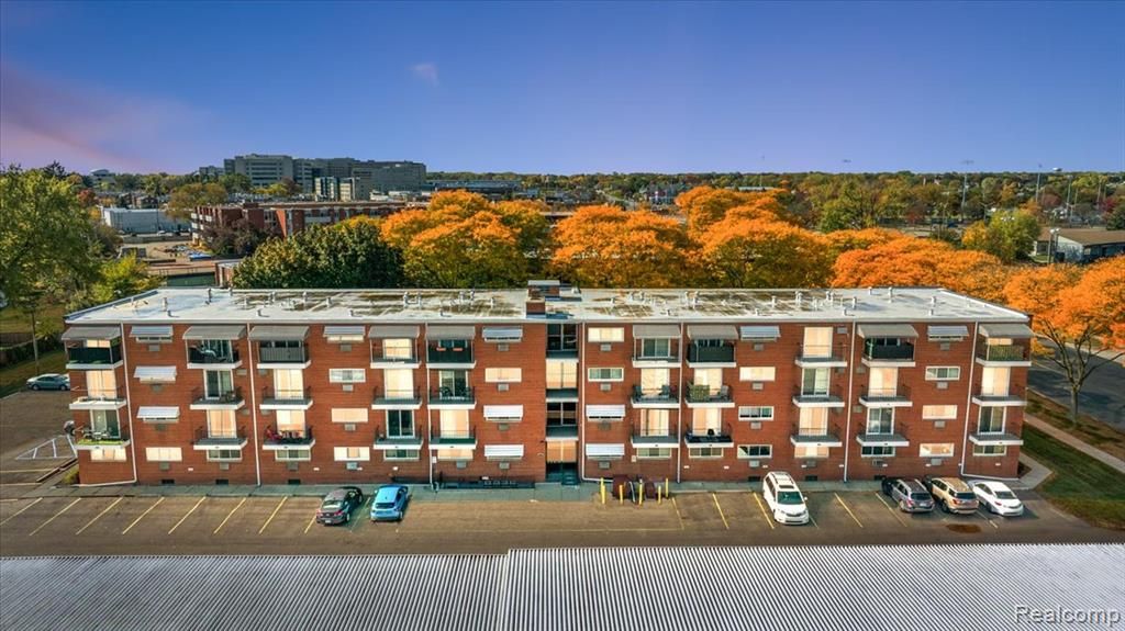 2915 W 13 Mile Road 407, Royal Oak, MI 48073