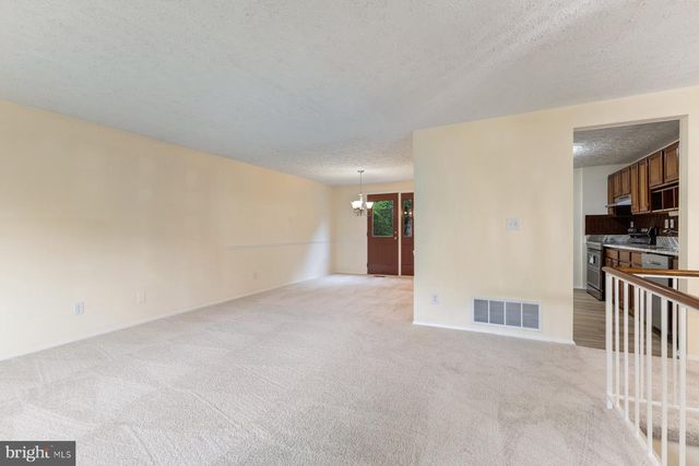 8011 TREASURE TREE CT, Springfield, VA 22153