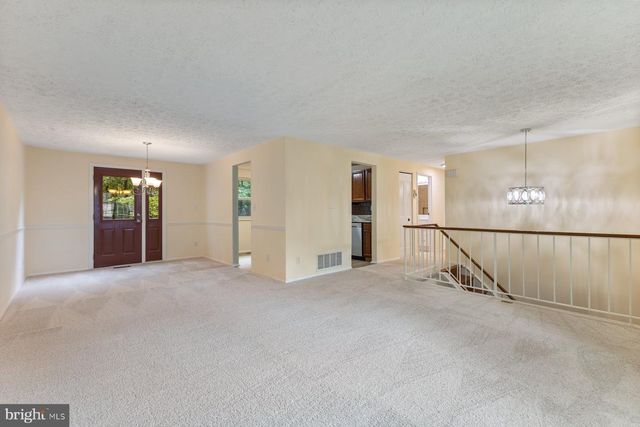 8011 TREASURE TREE CT, Springfield, VA 22153