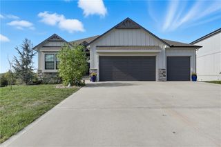 512 Wilds Parkway, Greenwood, MO 64034