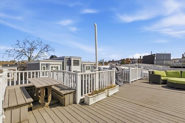 77 Baxter St 3, Boston, MA 02127