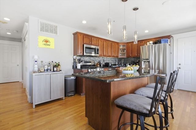 77 Baxter St 3, Boston, MA 02127