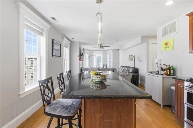 77 Baxter St 3, Boston, MA 02127