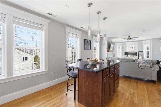 77 Baxter St 3, Boston, MA 02127