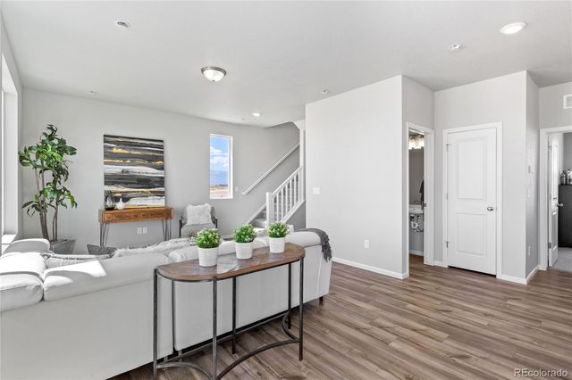 46593 Sunflower Lane, Bennett, CO 80102