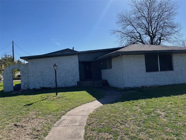 1101 S Trinity Street, Decatur, TX 76234