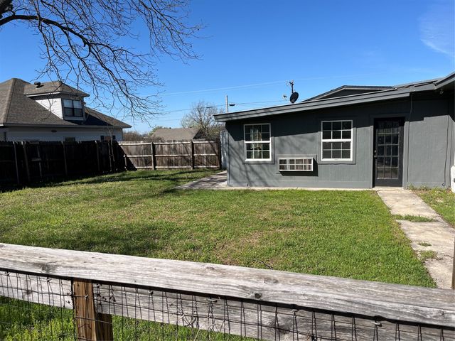 1101 S Trinity Street, Decatur, TX 76234