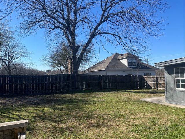 1101 S Trinity Street, Decatur, TX 76234