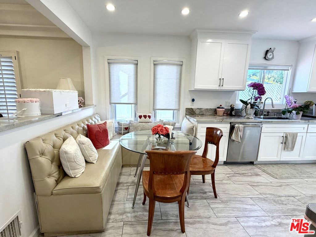 Image 5 of property listing at 315 N Wetherly Drive, Beverly Hills, CA 90211