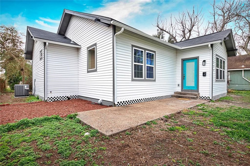 225 E Alice Ave, Kingsville, TX 78363