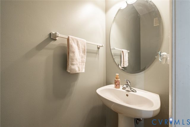 354 Enon Oaks Ln, Chester, VA 23836