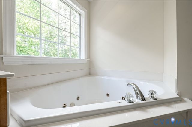 354 Enon Oaks Ln, Chester, VA 23836
